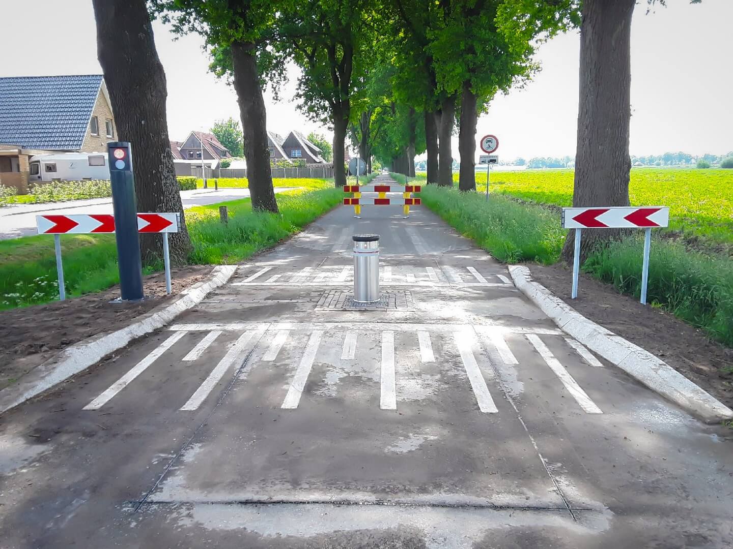 Sluiproute voorkomen - Fadini TALOS bollard met verkeerslicht