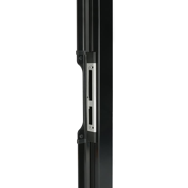 Locinox SHIELDLINE esthetische afsluiting van de opening tussen poortvleugels